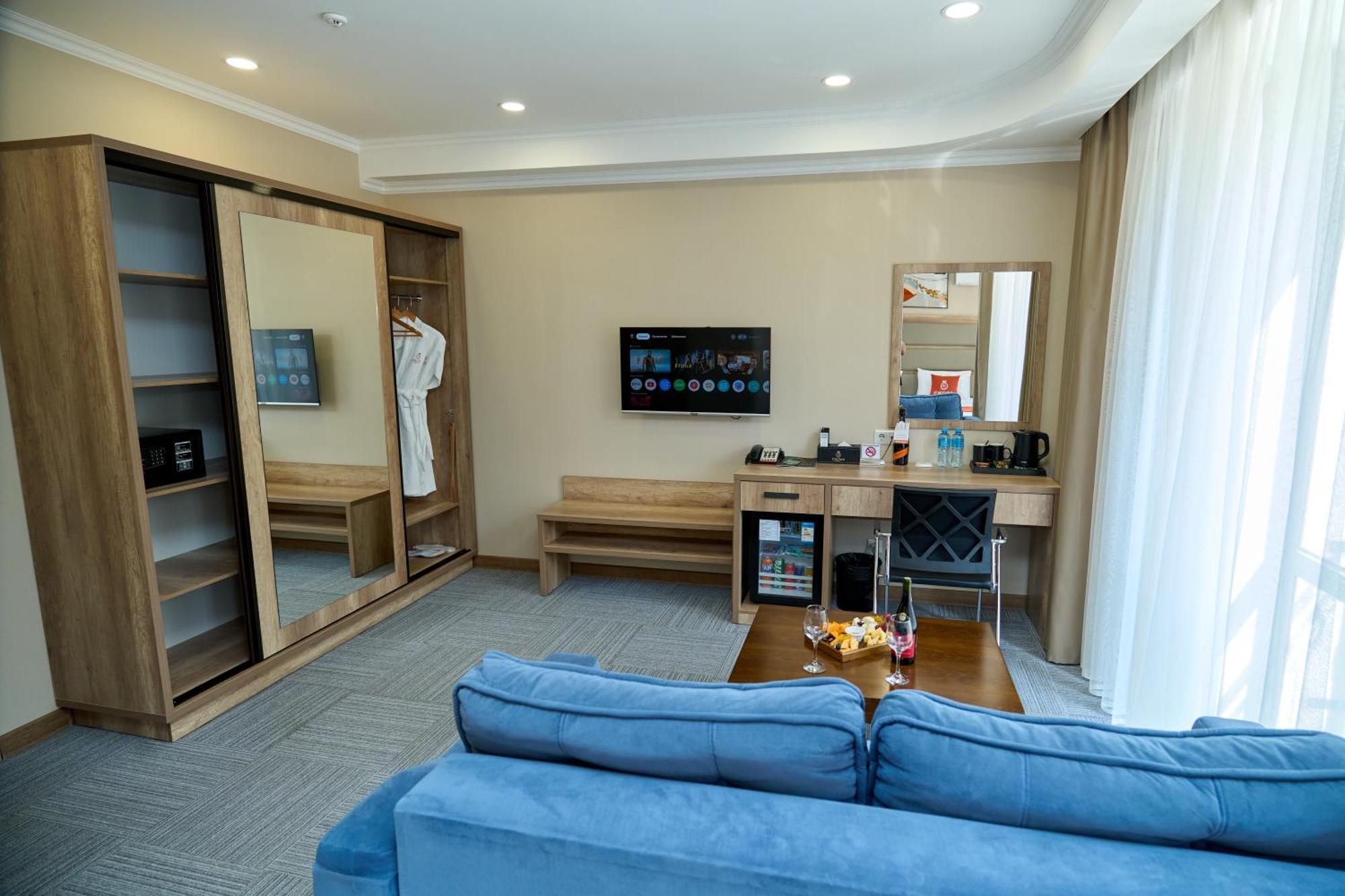 Crown Hotel 比什凯克 外观 照片